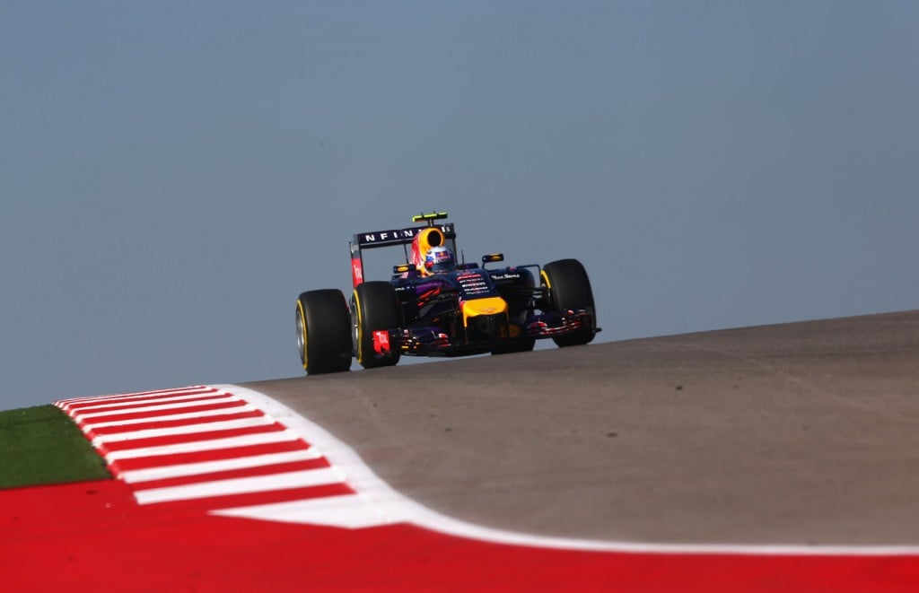 Daniel Ricciardo voltou a fazer ultrapassagens emocionantes