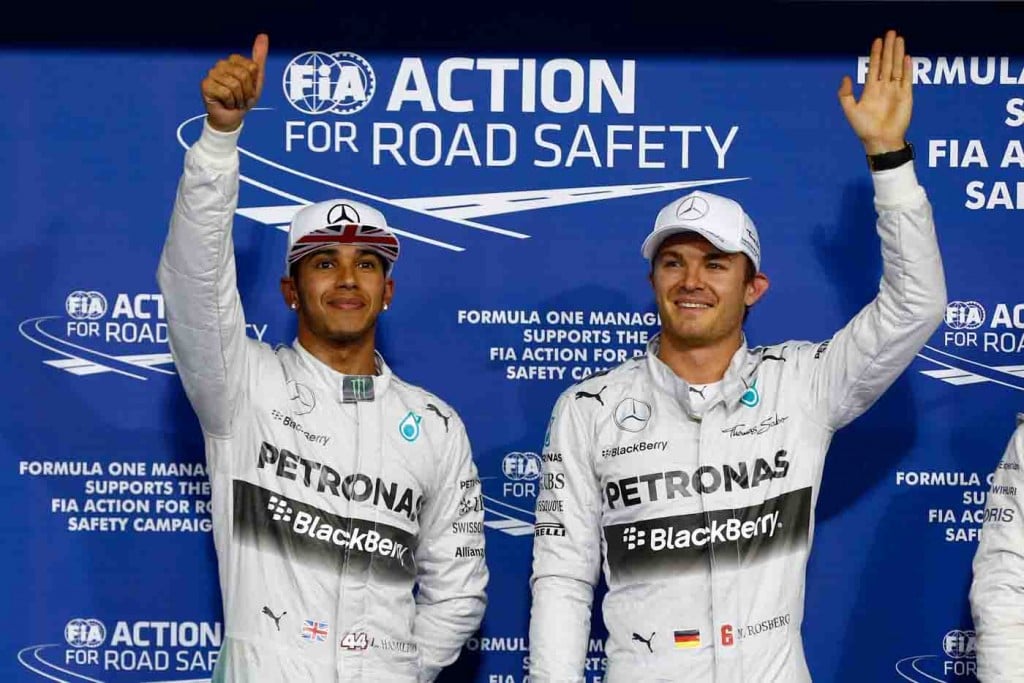 No duelo entre pilotos Mercedes, Hamilton ganhou a Rosberg