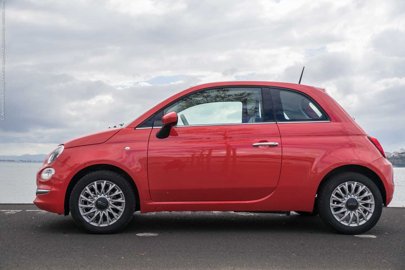 Visualmente, continua a ser difícil resistir aos encantos do Fiat 500…