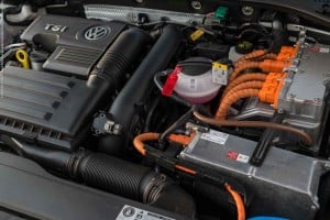 A combinação do motor 1.4 turbo a gasolina com um motor eléctrico traduz-se em excelentes consumos, boas prestações e um elevado agrado de utilização