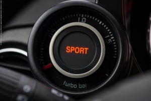 O manómetro de pressão do turbo também informa quando o modo Sport se encontra seleccionado