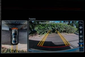 As manobras de estacionamento tornam-se muito mais fáceis com a câmara de 360°, mais um elemento relegado para a lista de extras