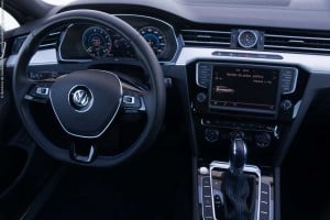 O posto de condução é óptimo, e ao condutor é prestada imensa informação através do painel de bordo e do sistema de infoentretenimento