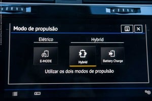 A maioria dos modos de funcionamento do motor estão acessiveis a partir do ecrã do sistema de infoentretenimento