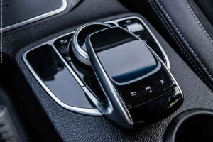 A proximidade face a outros modelos da Mercedes é ditada por detalhes como o touchpad de comando do sistema de infoentretenimento