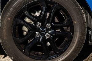 Jantes e pneus têm as dimensões correctas, mas a qualidade das borrachas está muito aquém dos predicados do óptimo châssis